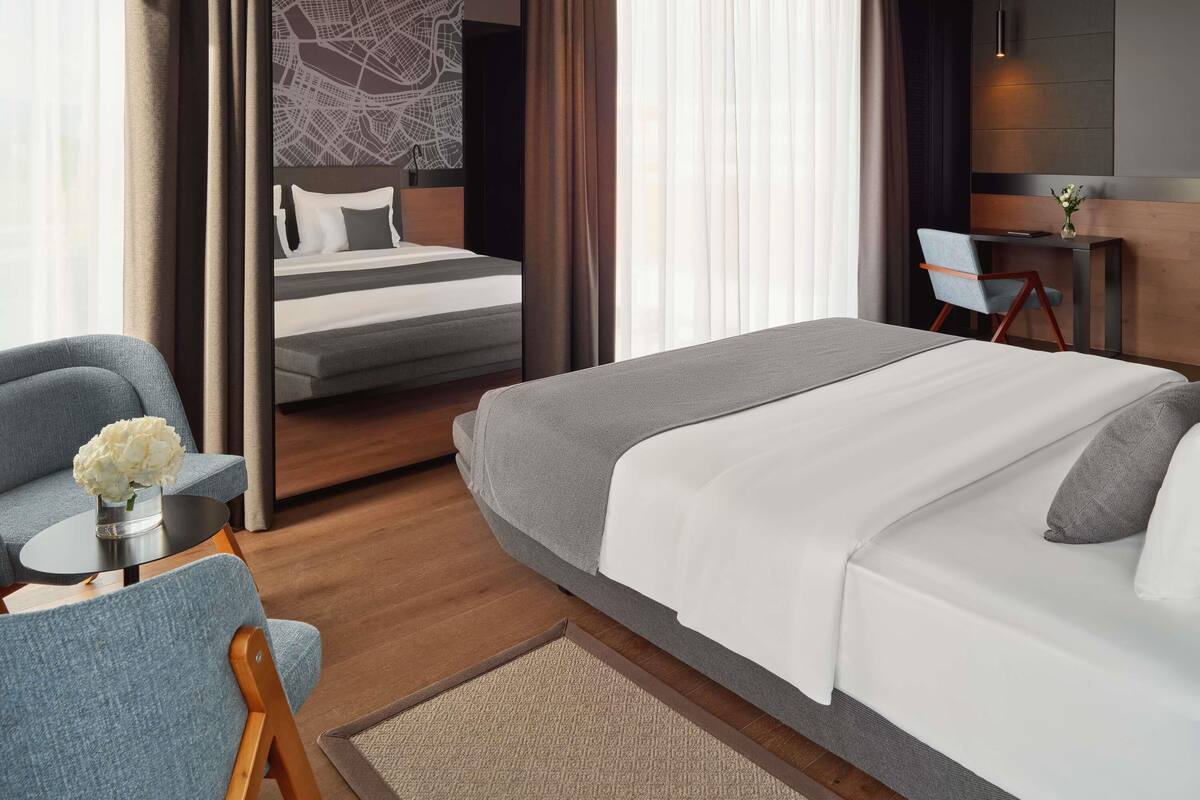 1 bedroom, premium bedding, pillowtop beds, minibar