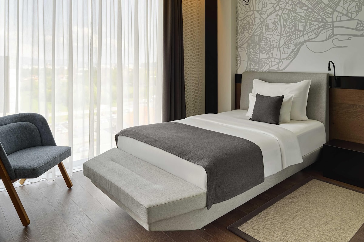 Superior Room, 1 Single Bed | 1 bedroom, premium bedding, pillow-top beds, minibar