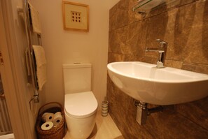 Studio, Private Bathroom, Courtyard View | Bathroom