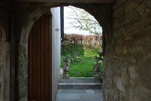 Studio, Private Bathroom, Courtyard View | Exterior