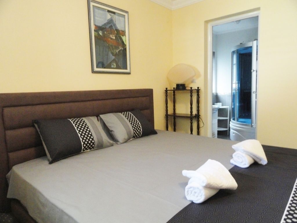 6 bedrooms, in-room safe, desk, iron/ironing board