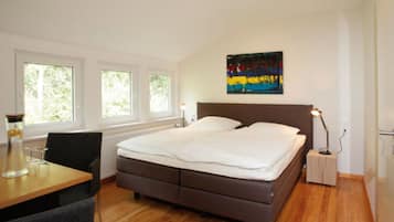 Habitación cuádruple Confort | Ropa de cama hipoalergénica, escritorio, sistema de insonorización