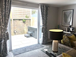 Suite (Pamper & Prep Suite) | Soundproofing, free WiFi, bed sheets, wheelchair access - De Courceys Manor Cottages (Cardiff)