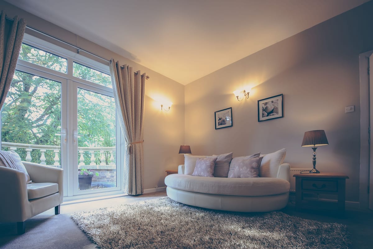 Apartment, 4 Bedrooms | Soundproofing, free WiFi, bed sheets, wheelchair access