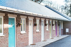 Exterior - De Courceys Manor Cottages (Cardiff)