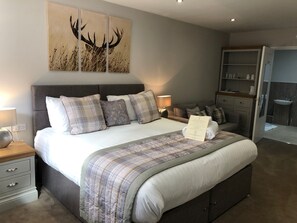 Family Room, Annex Building - De Courceys Manor Cottages (Cardiff)