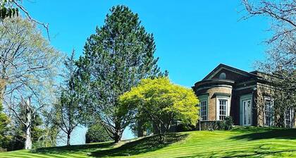De Courceys Manor Cottages