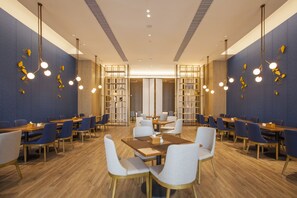 Petit déjeuner buffet servi tous les jours en supplément