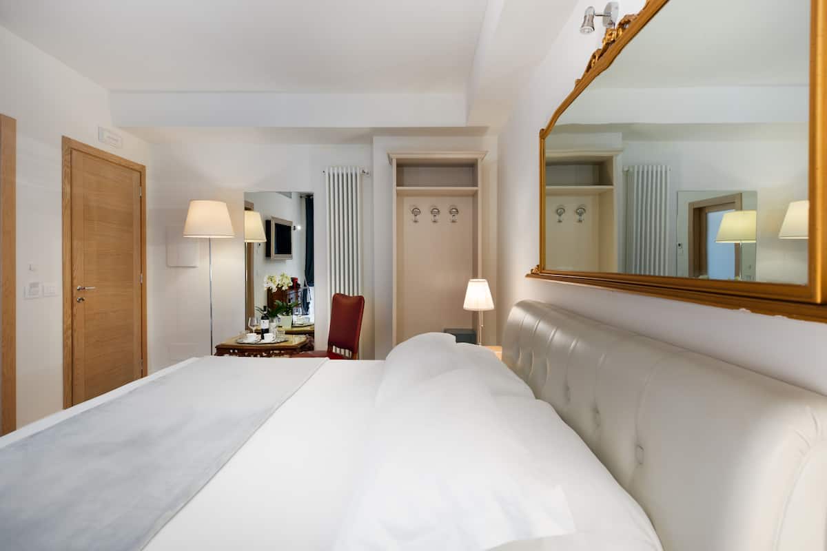 Deluxe Double Room, Courtyard View