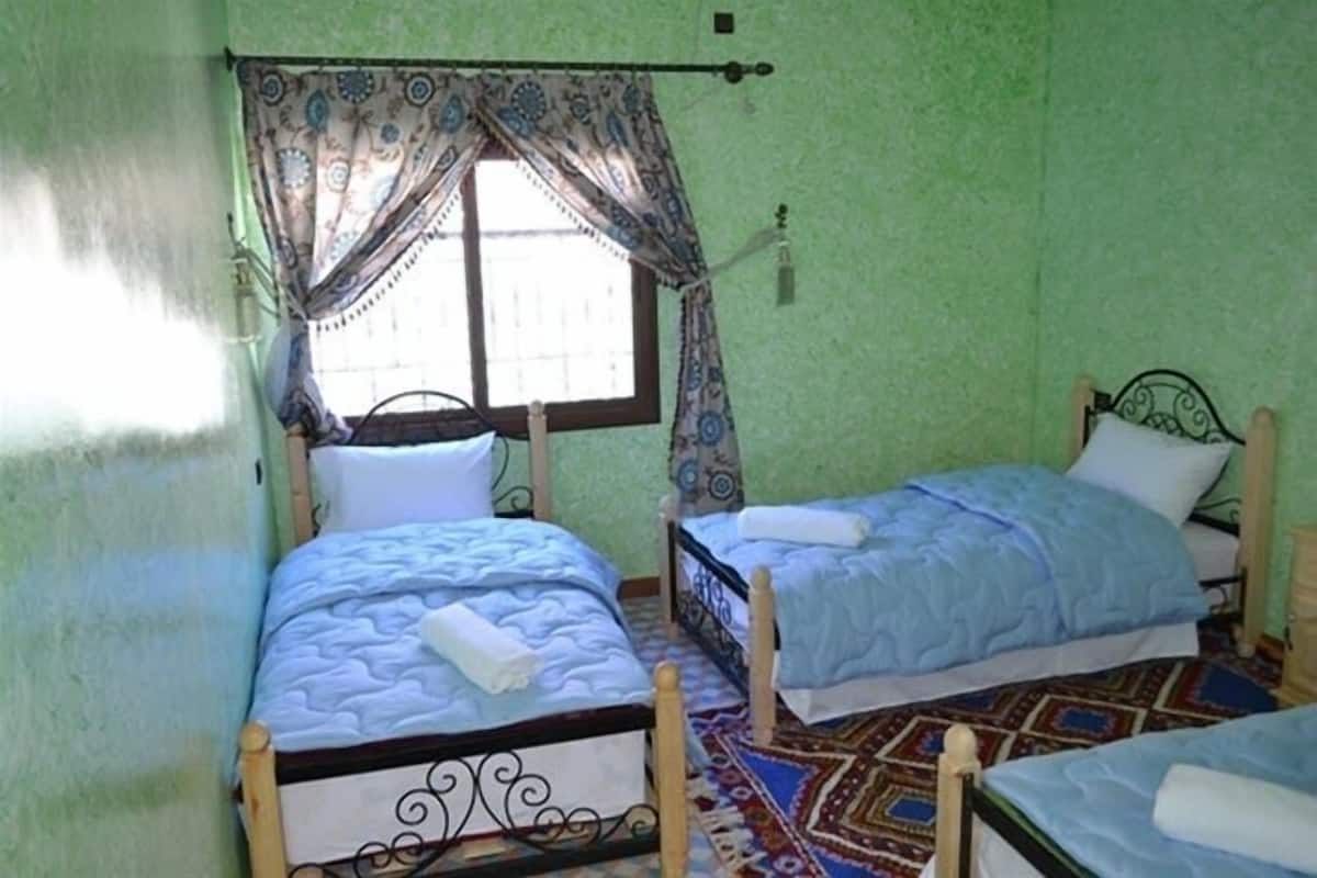 Standard Triple Room | 1 bedroom, individually decorated, desk, blackout drapes