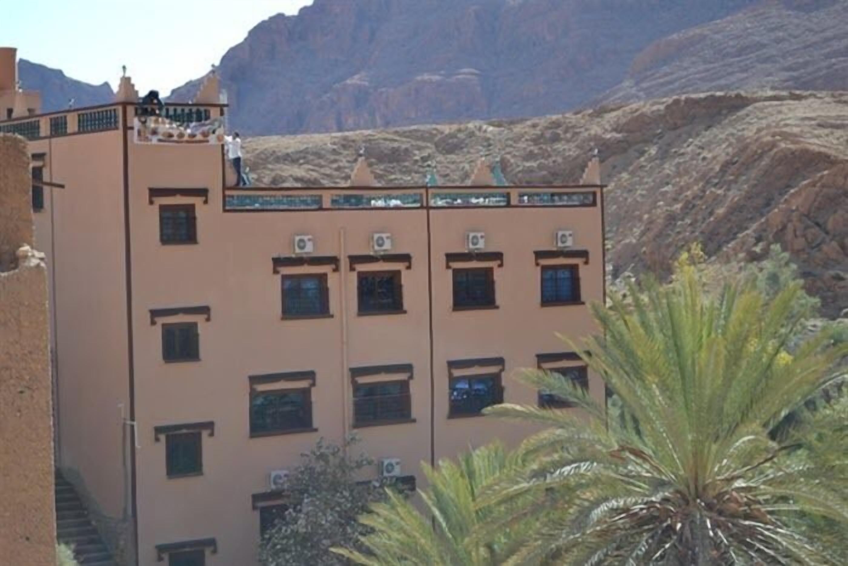 المنشأة من الخارج