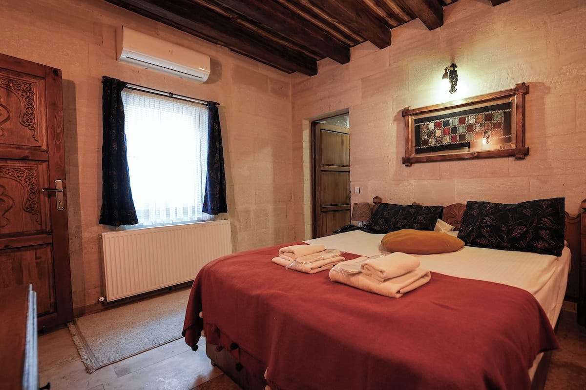 Deluxe Family Suite | Premium bedding, minibar, in-room safe, desk