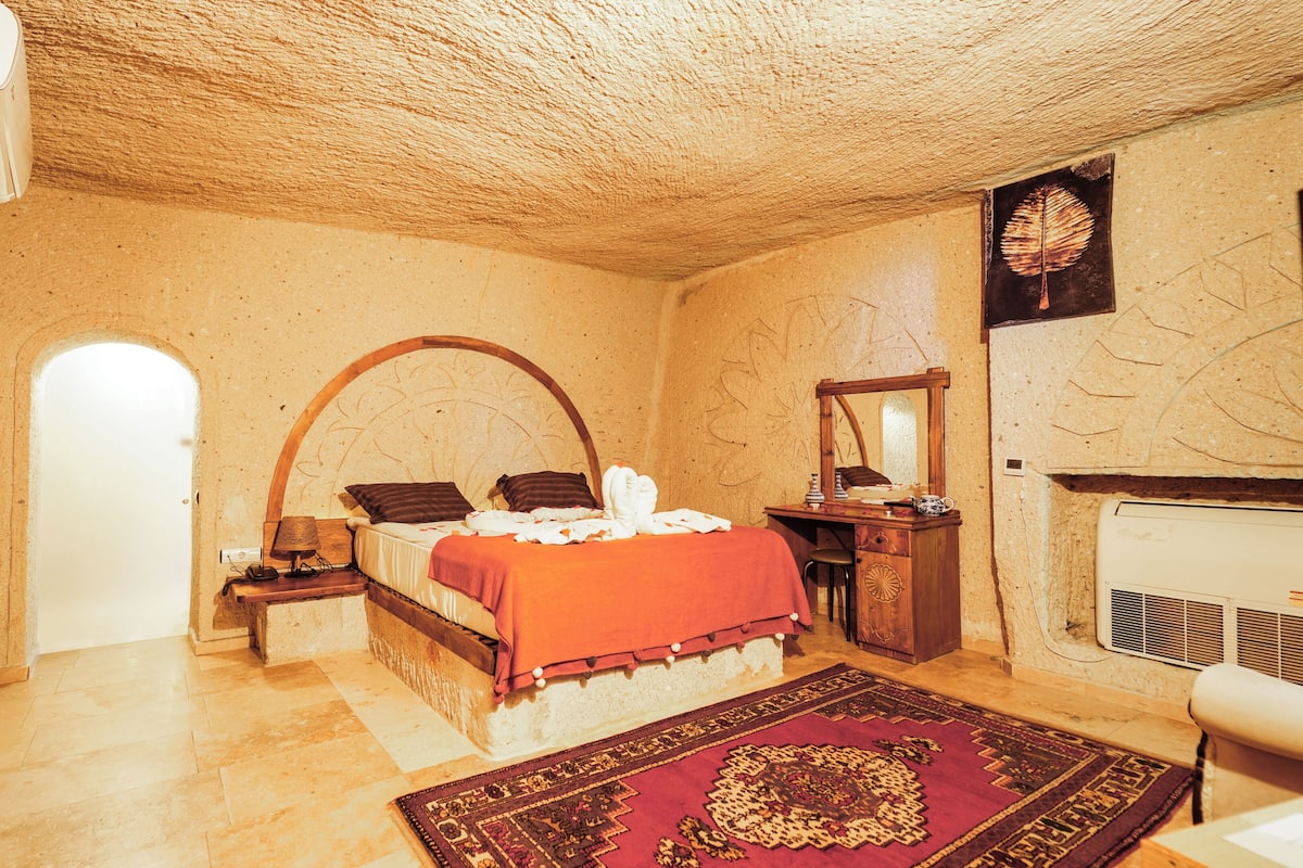 Superior Suite | Premium bedding, minibar, in-room safe, desk