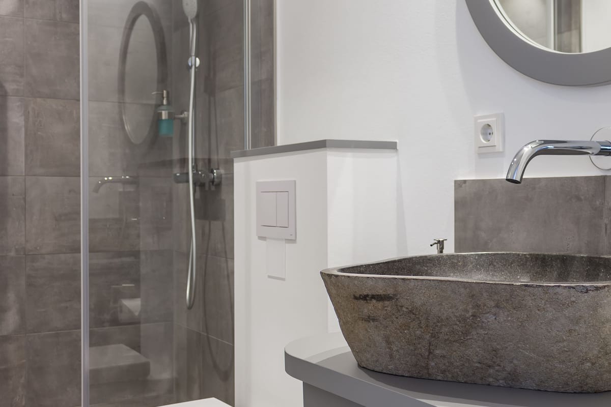 single room, non smoking | bathroom | shower, hair dryer, towels