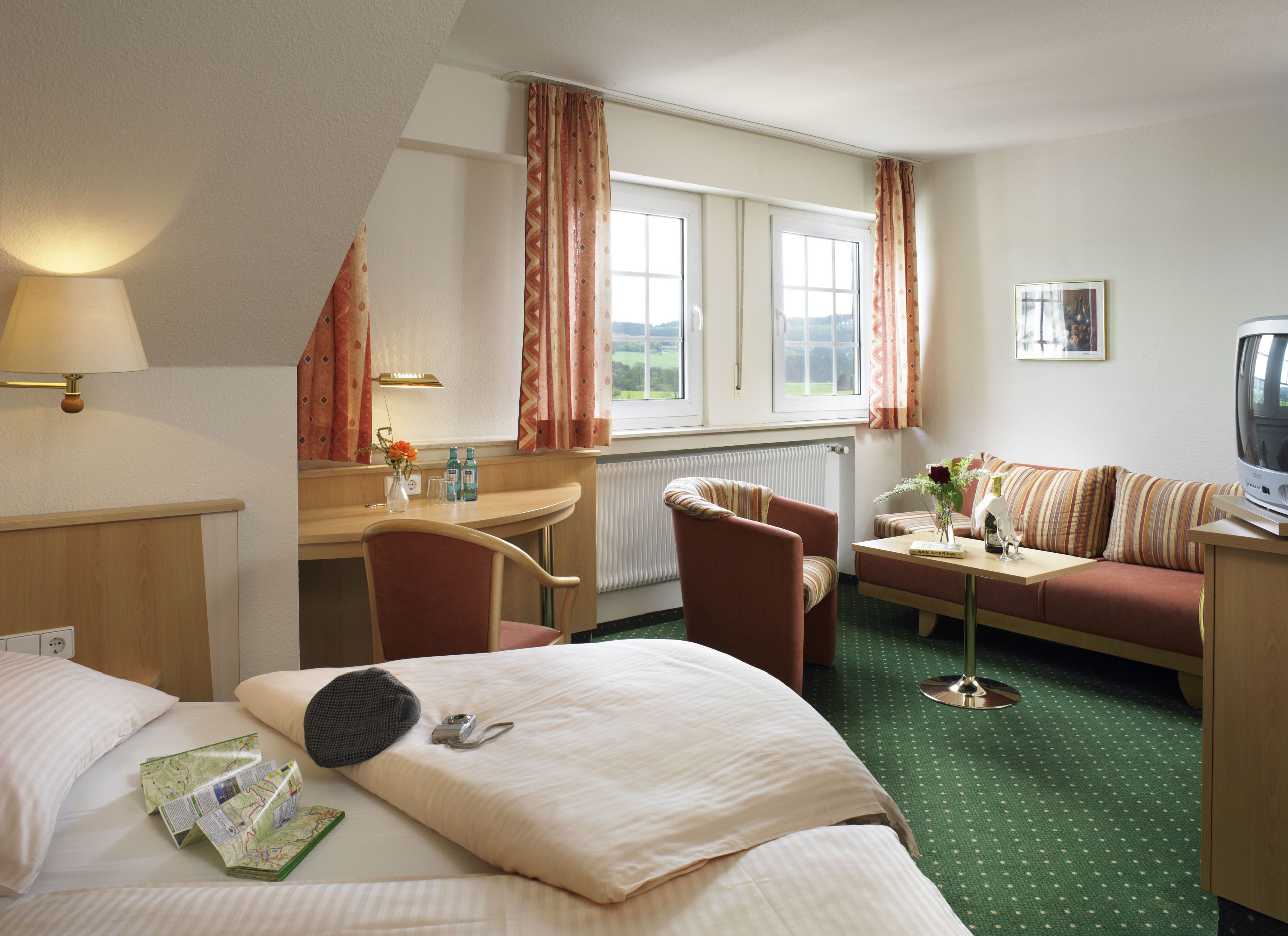 double room | 1 bedroom, desk, iron/ironing board, free wifi