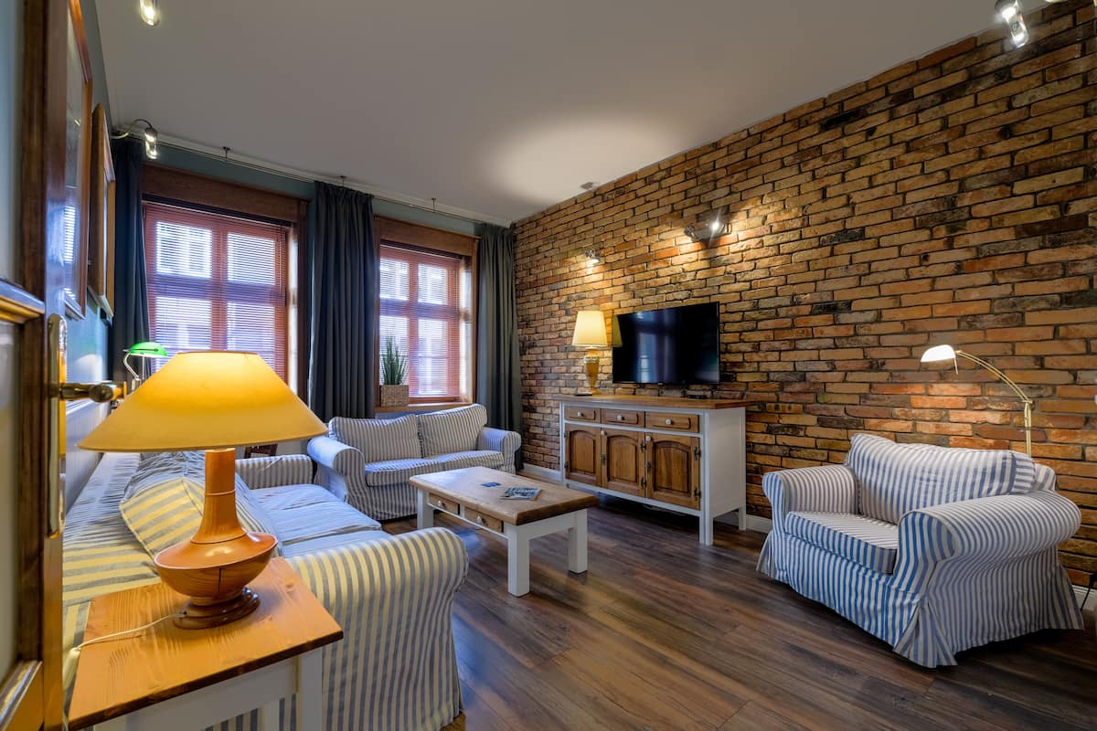 Exclusive Apartment (II) | Living area | 50-inch flat-screen TV with cable channels, LED TV