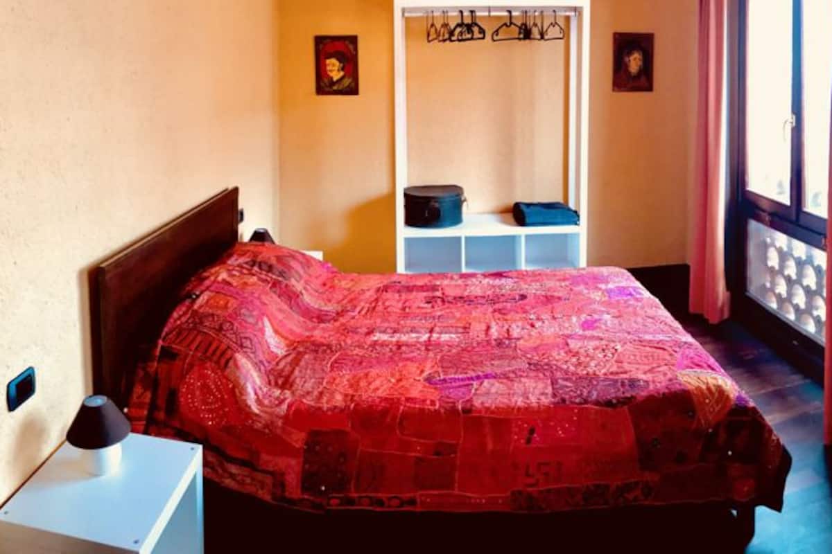 Double Room | WiFi (free), bed sheets