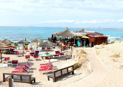 Villa in the vicinity of the sandy cove "Punta Della Suina"
