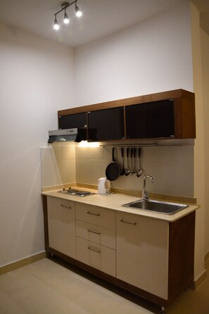 Full-size fridge, microwave, stovetop, electric kettle - Marina View Residence (Marsa Alam)