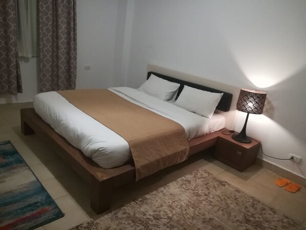 Blackout drapes, WiFi - Marina View Residence (Marsa Alam)