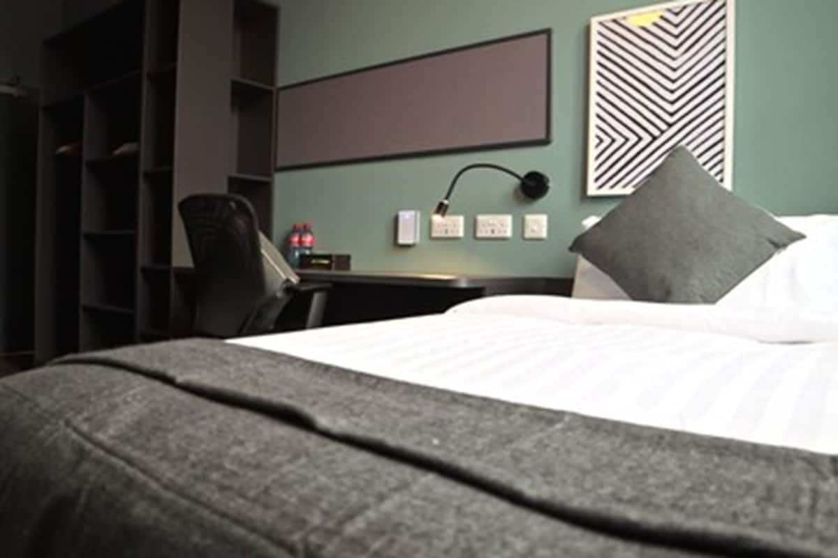 Classic Single Room | 4 bedrooms, desk, iron/ironing board, free WiFi