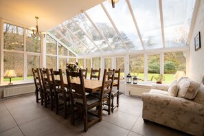 In-room dining - Low Jock Scar Country Estate (Kendal)