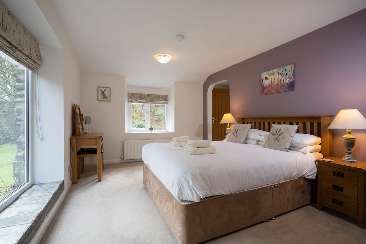Premium bedding, iron/ironing board, travel cot, free WiFi