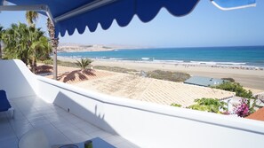 Property grounds - 2-room apartment, 50 meters to the beach, panoramic sea view (Costa Calma)
