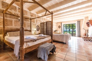 スタジオ テラス (Formentera) | 羽毛の掛け布団、遮光カーテン、WiFi (無料)、ベッドシーツ