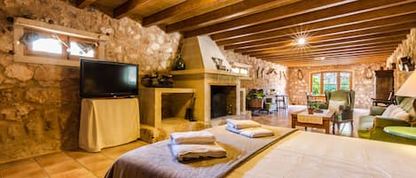 Superior Studio (Menorca) | 1 bedroom, down comforters, blackout drapes, free WiFi