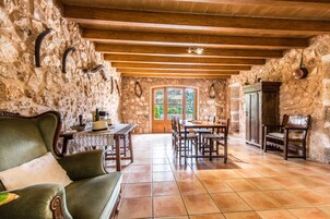 スーペリア スタジオ (Menorca) | 羽毛の掛け布団、遮光カーテン、WiFi (無料)、ベッドシーツ