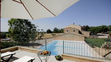Seasonal outdoor pool, pool umbrellas, sun loungers