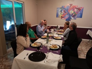 Spécialités Cuisine locale et internationale