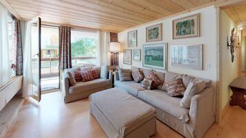 Fernseher, Tischtennisplatte, Stereoanlage