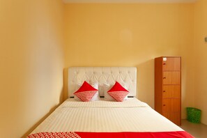 Standard Double Room | Free WiFi, bed sheets