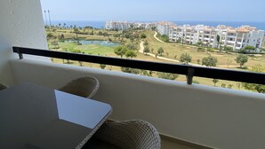 Standard-Apartment, Meerblick (E-104) | 3 Schlafzimmer, Verdunkelungsvorhänge, Bügeleisen/Bügelbrett