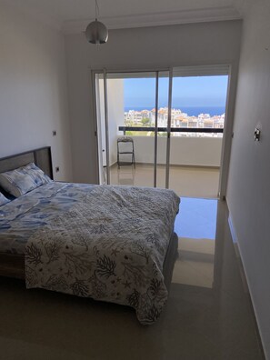 Standaard appartement, uitzicht op zee (E-104) | 3 slaapkamers, verduisterende gordijnen, een strijkplank/strijkijzer