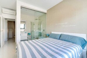 2 slaapkamers, een strijkplank/strijkijzer, gratis wifi, beddengoed