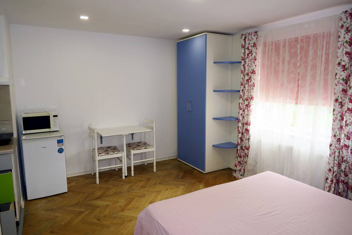 Hypo-allergenic bedding, individually decorated, individually furnished