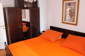Iron/ironing board, free WiFi, bed sheets - Holiday Home Old House (Kastela)