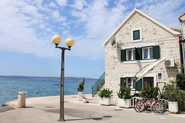 Front of property - Holiday Home Old House (Kastela)
