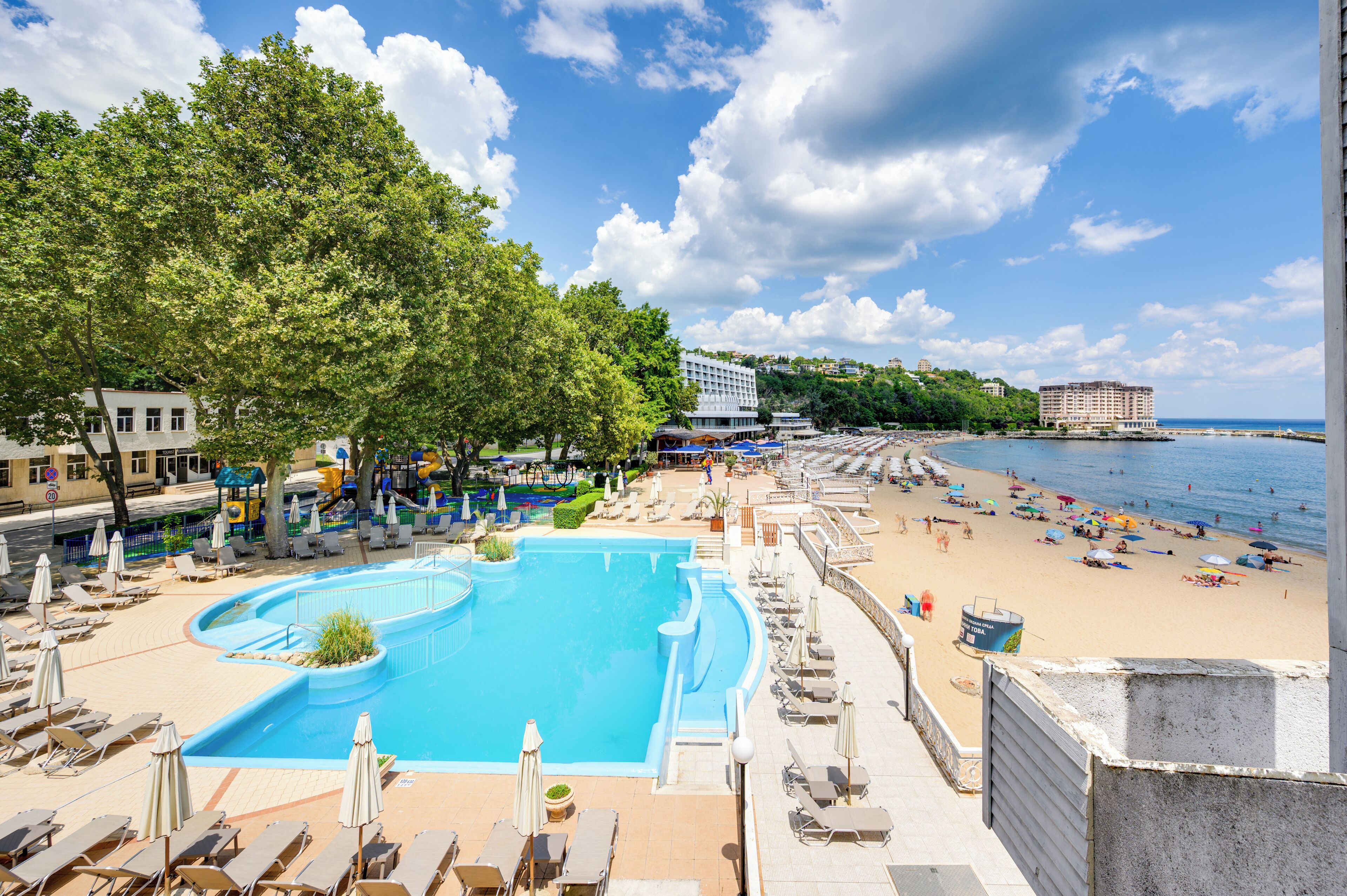 Seasonal outdoor pool, pool umbrellas, sun loungers