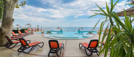 Seasonal outdoor pool, pool umbrellas, sun loungers