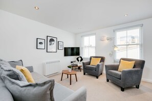 Classic Apartment, Multiple Beds | Living area - The Art Inn (London)