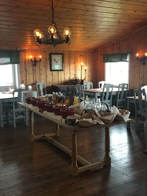 Tägliches inbegriffenes Frühstücksbuffet