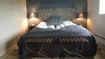 Kamar Double, kamar mandi umum (Private WC) | 1 kamar tidur, didekorasi berbeda-beda, dan tempat tidur bayi gratis