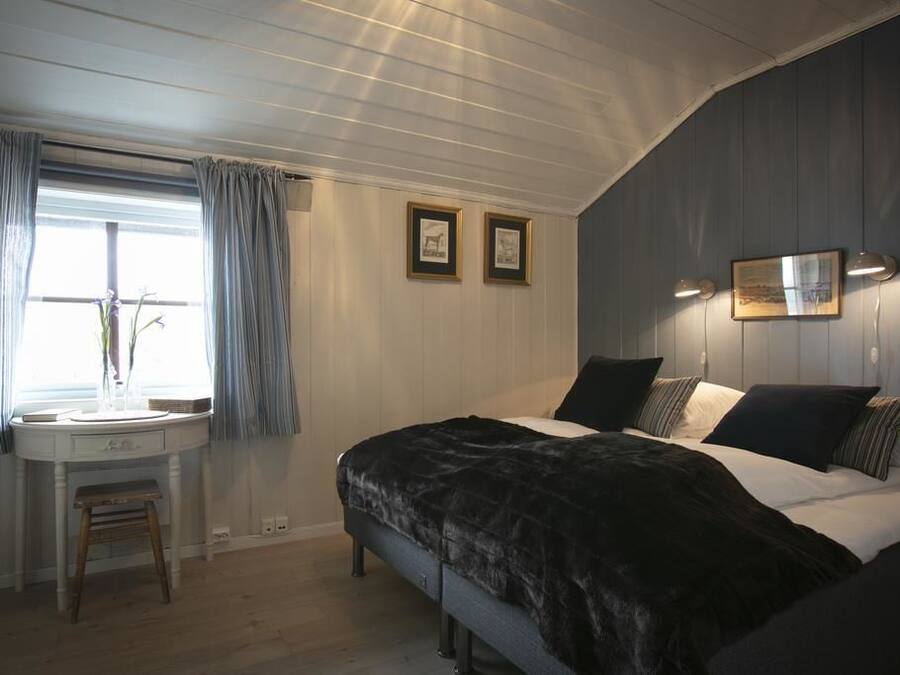 Double Room, Shared Bathroom (Private WC) | 1 bedroom, individually decorated, free cribs/infant beds, rollaway beds