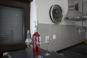 Lägenhet (Marija) | Eget kök | Kylskåp, spishäll, kaffe- och tebryggare och brödrost