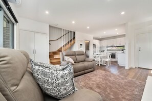 TV - Rosewater Dromana, Rosewater 2 (Dromana)