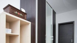 واي فاي مجانًا وملاءات أسرّة